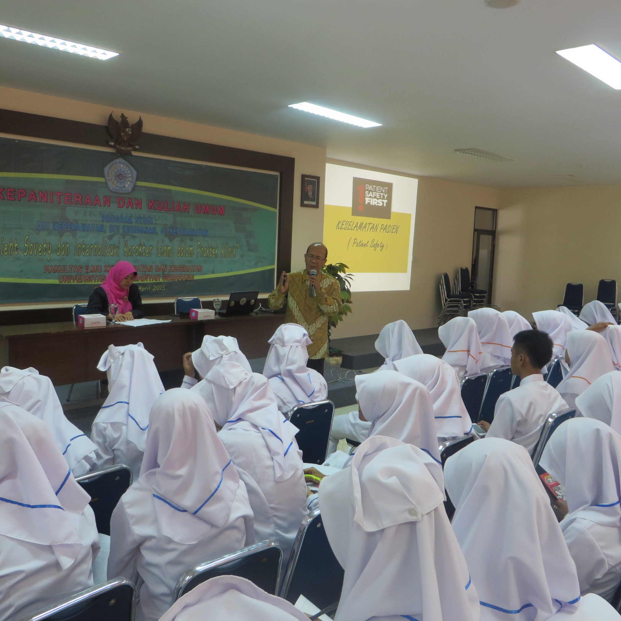 Kuliah Umum Pembekalan Bidan dan Perawat Unimus